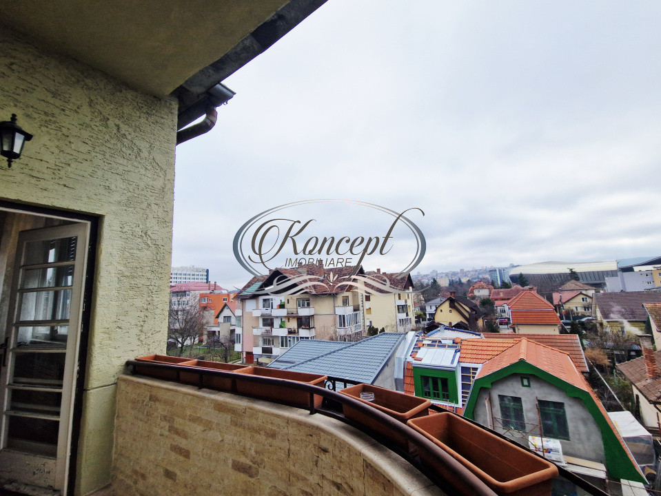 Apartament spatios cu garaj, renovat complet, zona hotel Napoca