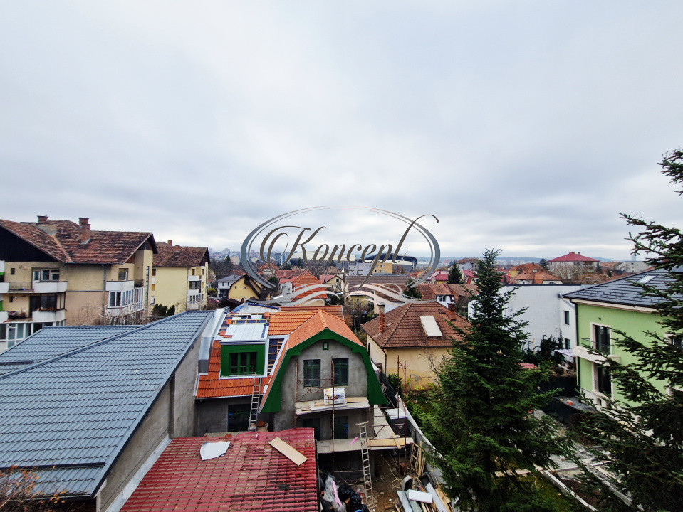 Apartament spatios cu garaj, renovat complet, zona hotel Napoca