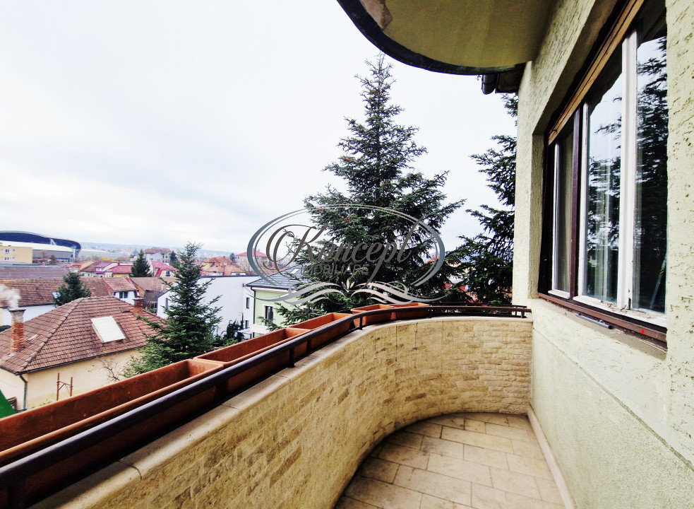 Apartament spatios cu garaj, renovat complet, zona hotel Napoca