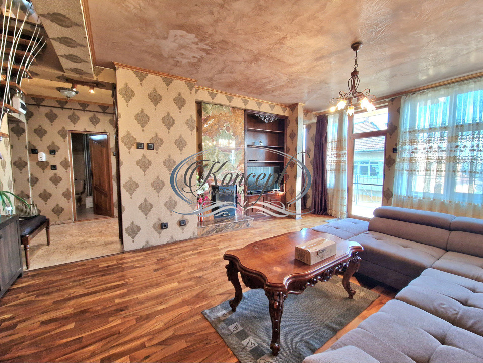 Apartament spatios pe doua niveluri in zona Semicentrala