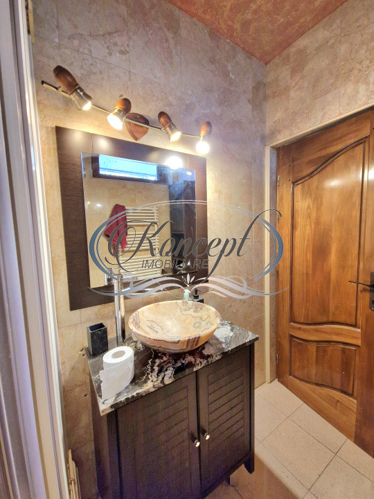 Apartament spatios pe doua niveluri in zona Semicentrala