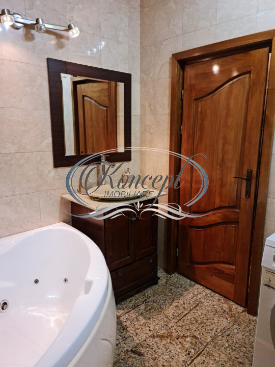 Apartament spatios pe doua niveluri in zona Semicentrala