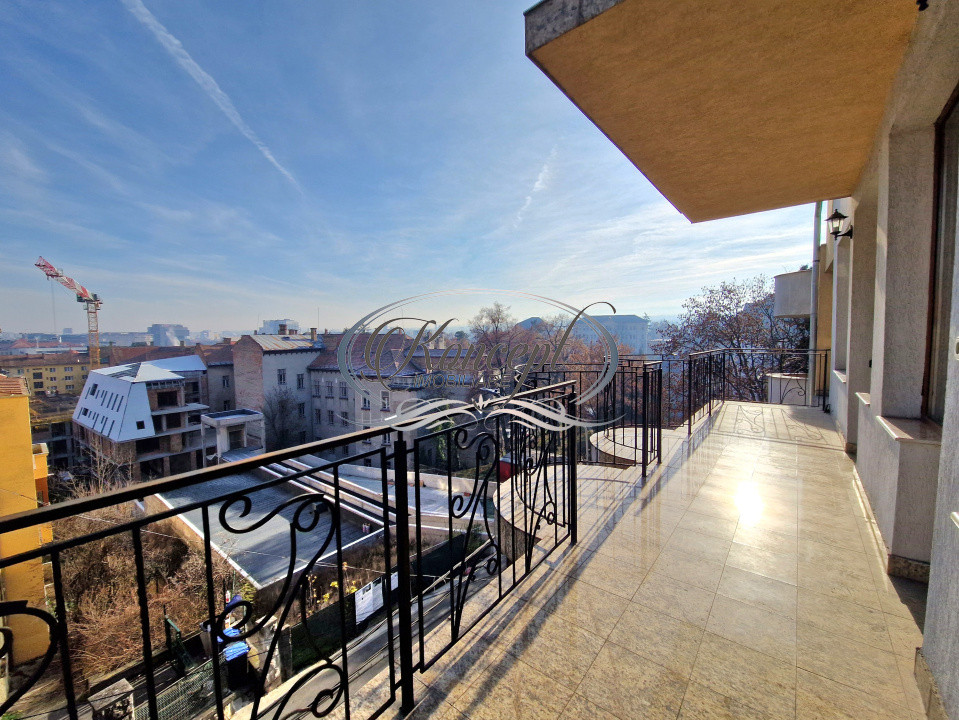 Apartament spatios pe doua niveluri in zona Semicentrala