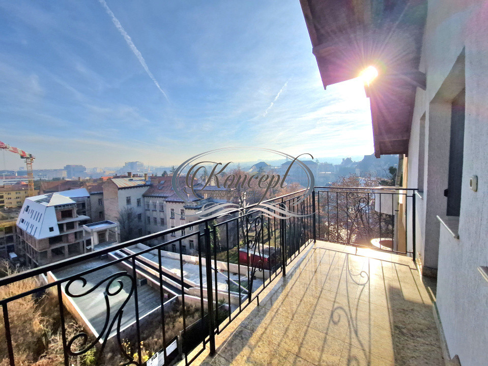 Apartament spatios pe doua niveluri in zona Semicentrala