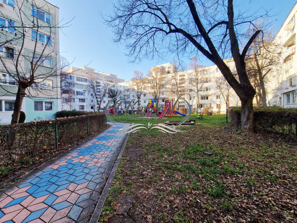 Apartament spatios cu balcon inchis si beci in Manastur zona Supeco