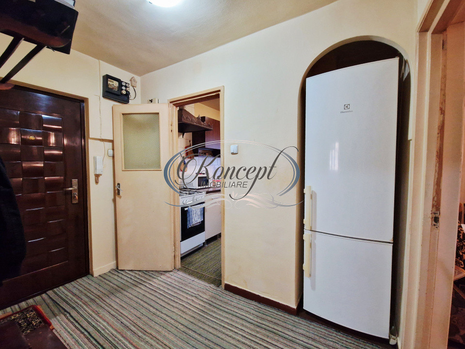 Apartament spatios cu balcon inchis si beci in Manastur zona Supeco