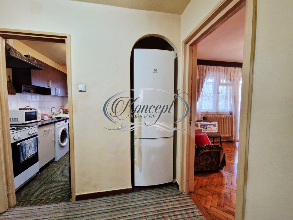 Apartament spatios cu balcon inchis si beci in Manastur zona Supeco