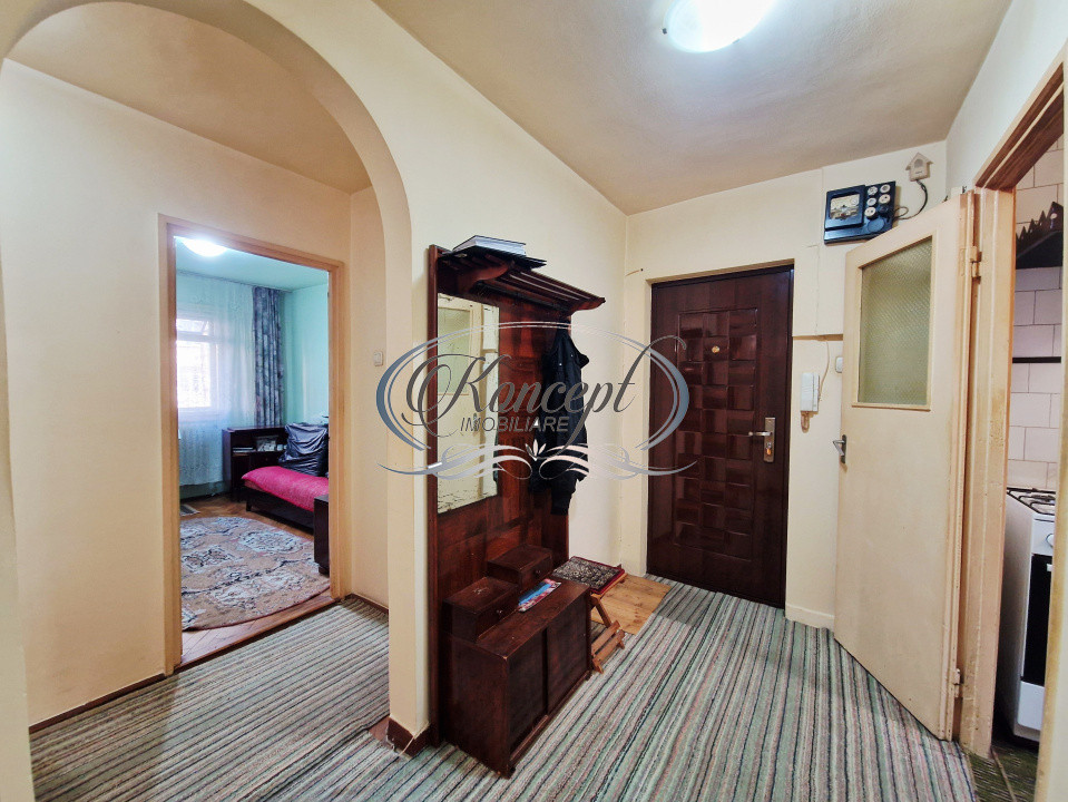 Apartament spatios cu balcon inchis si beci in Manastur zona Supeco