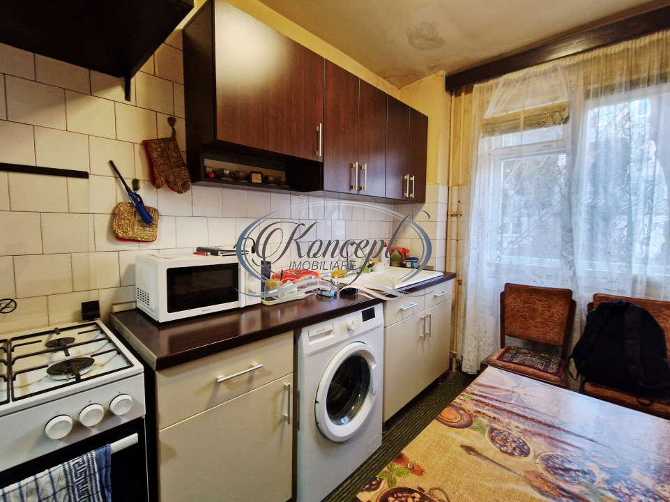 Apartament spatios cu balcon inchis si beci in Manastur zona Supeco