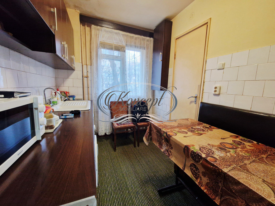 Apartament spatios cu balcon inchis si beci in Manastur zona Supeco