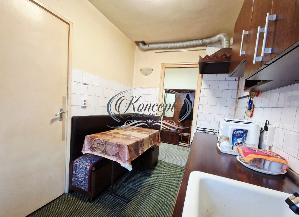 Apartament spatios cu balcon inchis si beci in zona Supeco