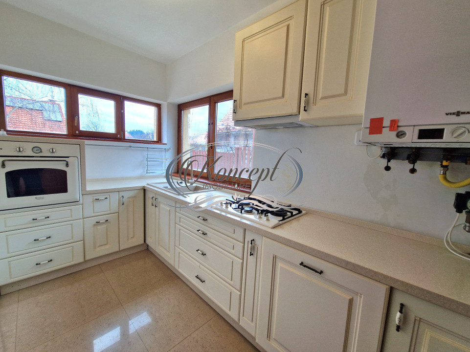 Casa individuala cu gradina si 5 locuri de parcare, cartier Europa