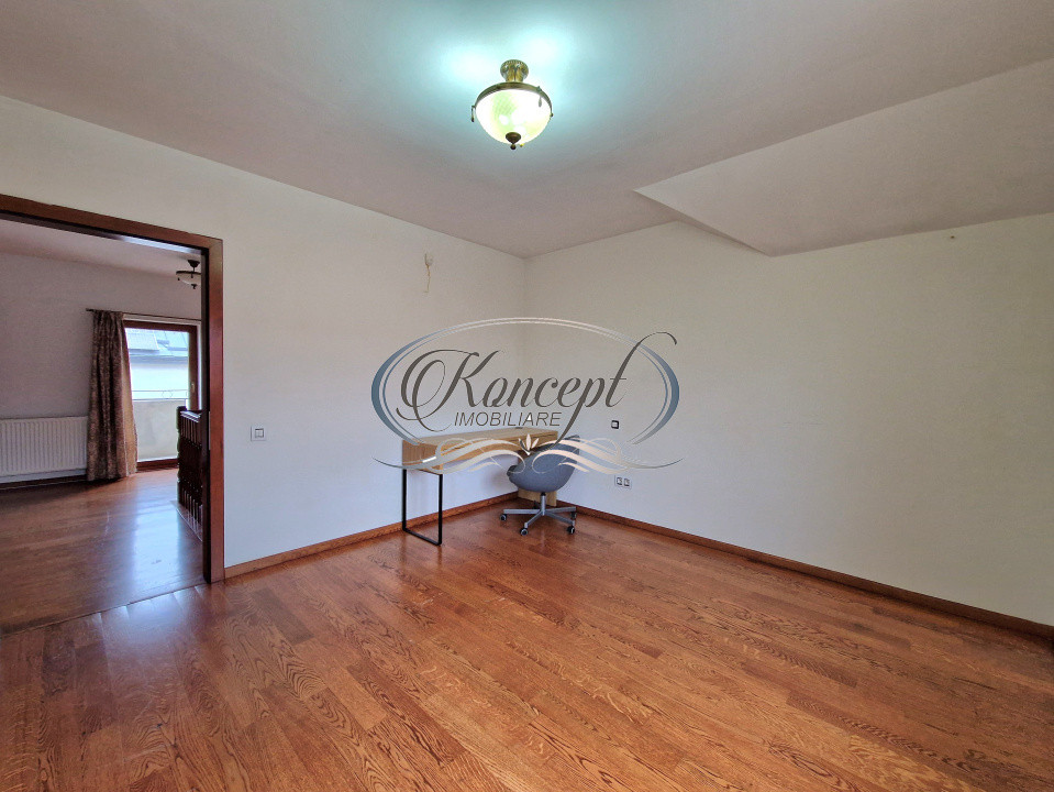 Casa individuala cu gradina si 5 locuri de parcare, cartier Europa