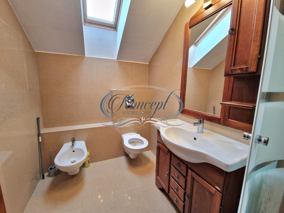 Casa individuala cu gradina si 5 locuri de parcare, cartier Europa