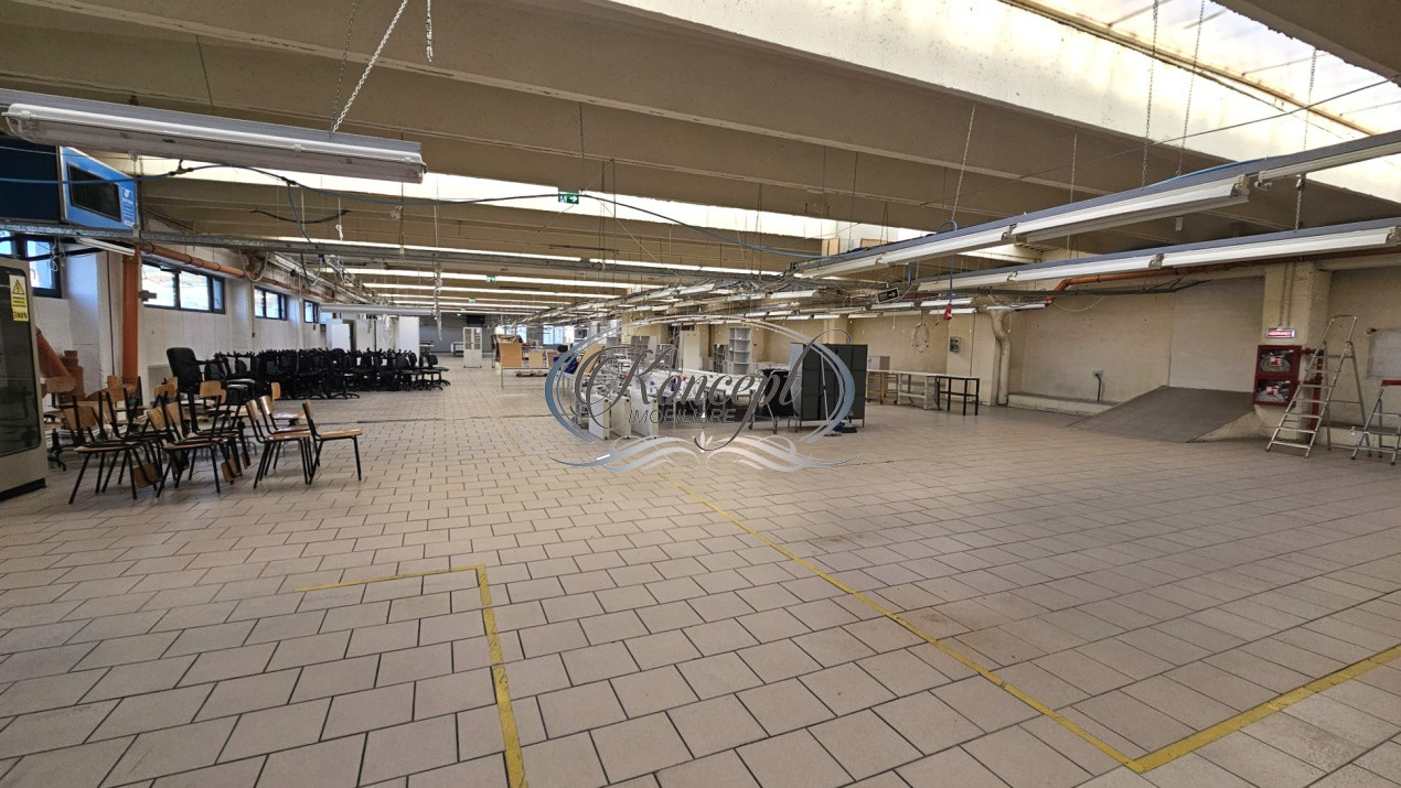 Spatiu industrial cu birouri pe Bulevardul Muncii