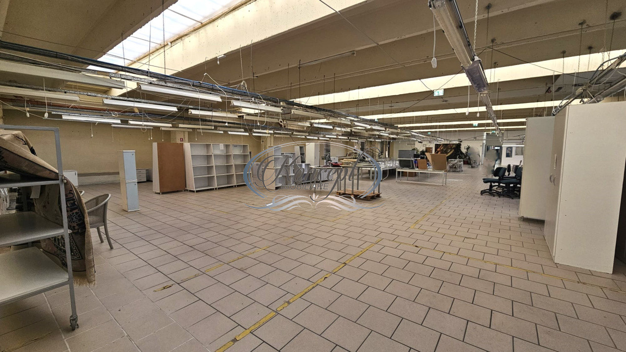 Spatiu industrial cu birouri pe Bulevardul Muncii