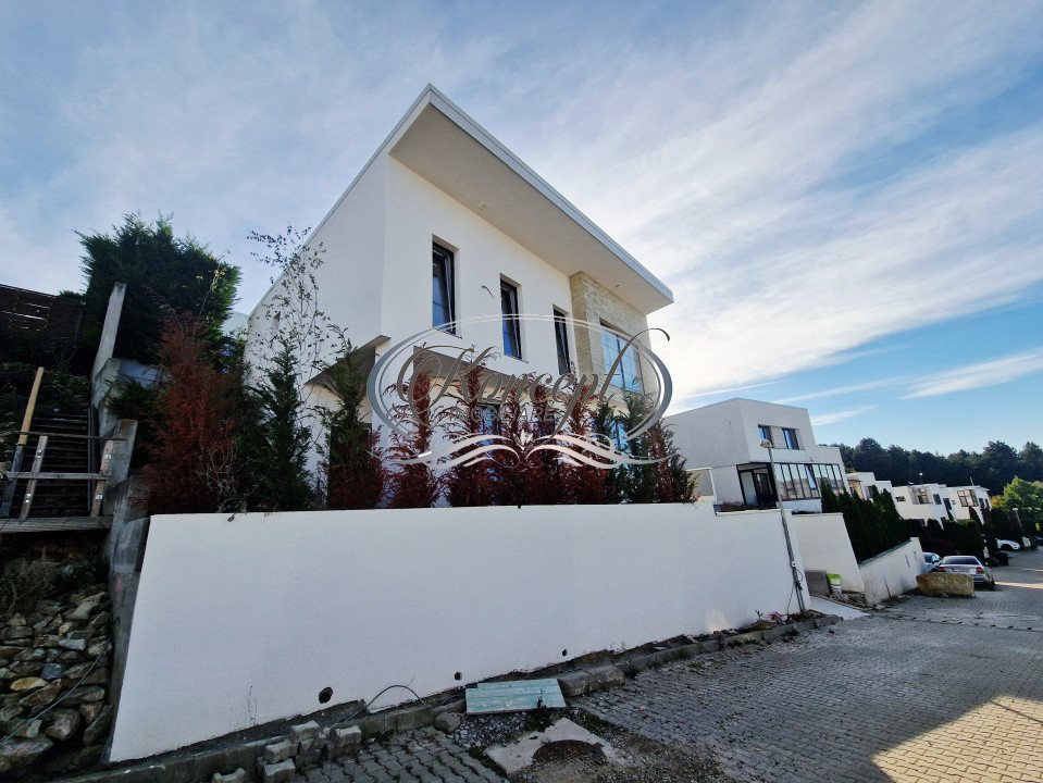 Casa deosebita in ansamblul White House, zona Vivo