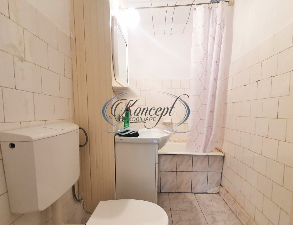 Apartament cu 4 camere, etaj intermediar