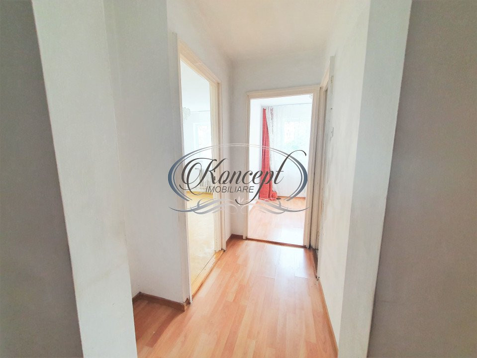 Apartament cu 4 camere, etaj intermediar