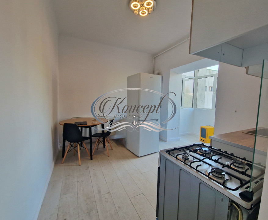 Proprietate renovata cu boxa generoasa pe Bulevardul 21 Decembrie