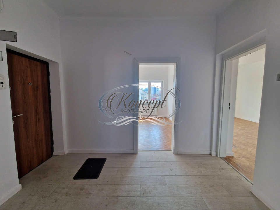 Proprietate renovata cu boxa generoasa pe Bulevardul 21 Decembrie