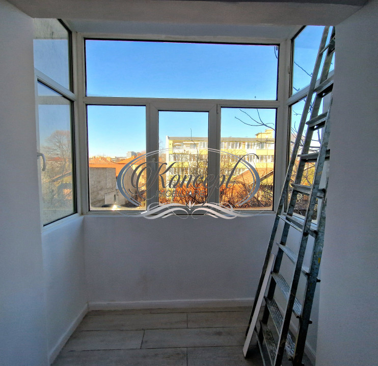 Proprietate renovata cu boxa generoasa pe Bulevardul 21 Decembrie