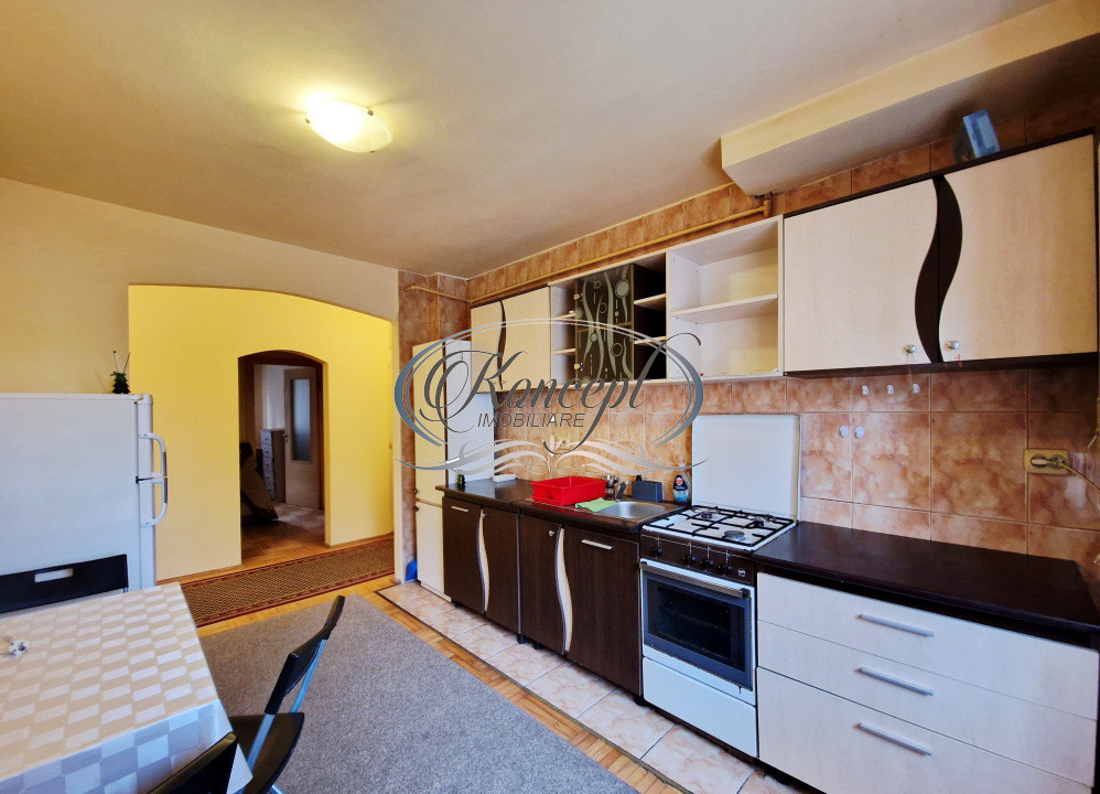 Apartament decomandat, zona Golden Tulip