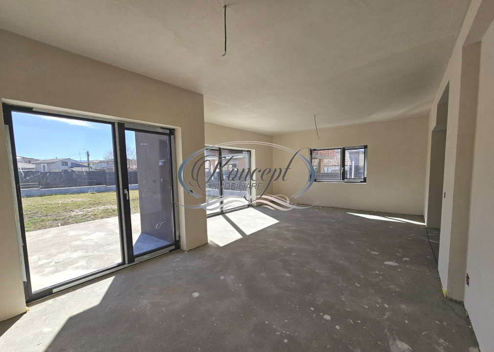 Locuinta moderna cu design cubic si curte plana in Dezmir