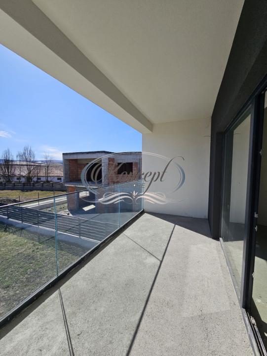 Locuinta moderna cu design cubic si curte plana in Dezmir