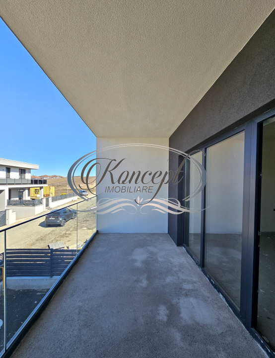 Locuinta moderna cu design cubic si curte plana in Dezmir