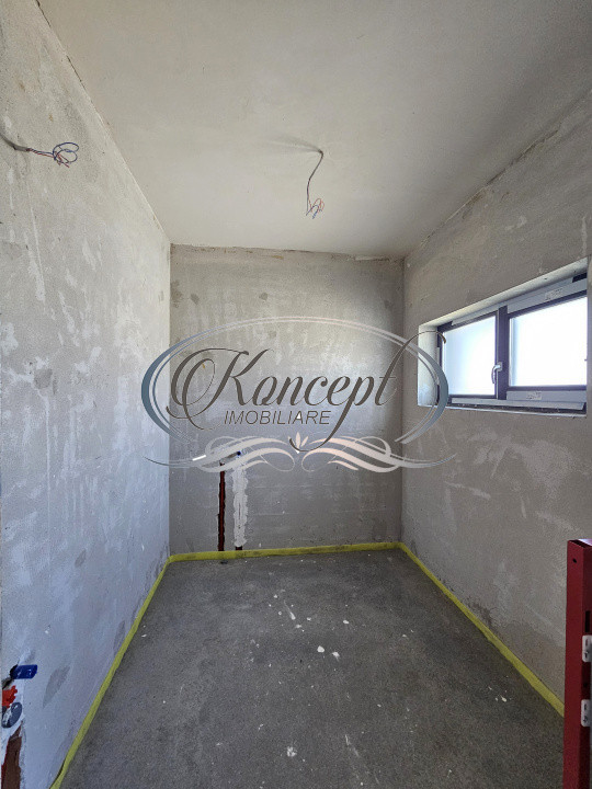 Locuinta moderna cu design cubic si curte plana in Dezmir