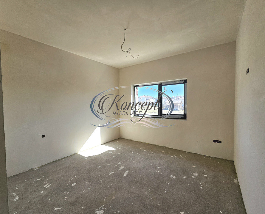 Locuinta moderna cu design cubic si curte plana in Dezmir