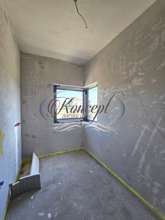 Locuinta moderna cu design cubic si curte plana in Dezmir