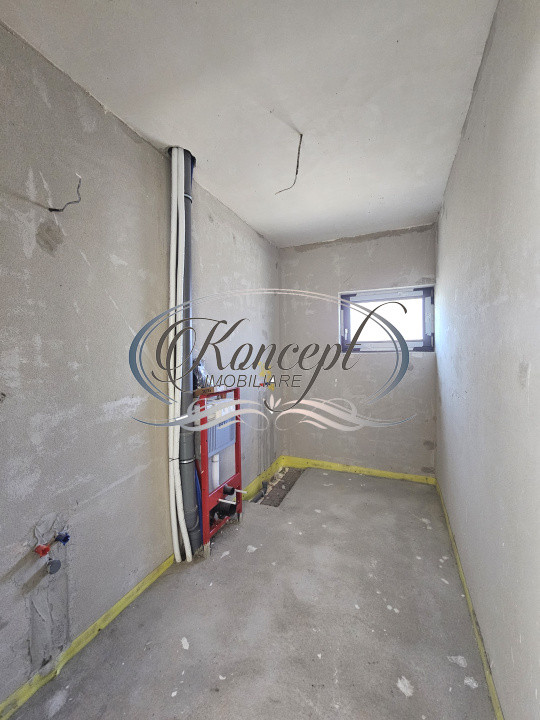 Locuinta moderna cu design cubic si curte plana in Dezmir