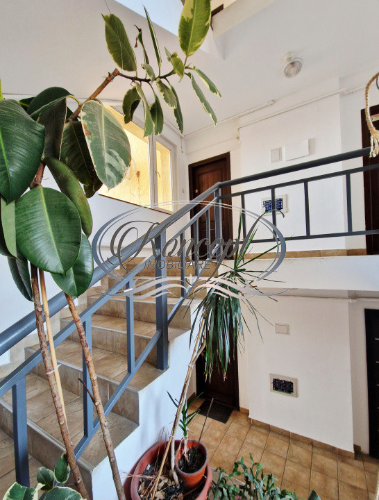 Apartament luminos in Andrei Muresanu, in vila cu parcare acoperita 