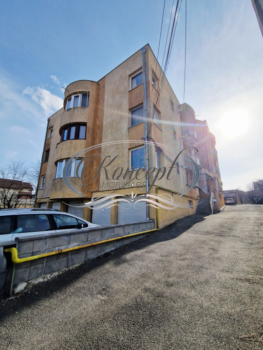 Apartament luminos in Andrei Muresanu, in vila cu parcare acoperita 
