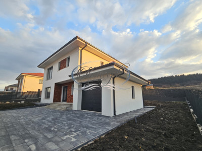 Casa spatioasa cu garaj in Chinteni