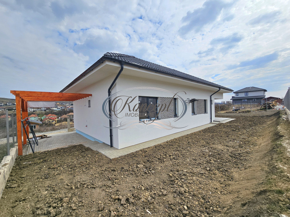 Casa eficienta energetic, noua, cu pod mansardabil generos