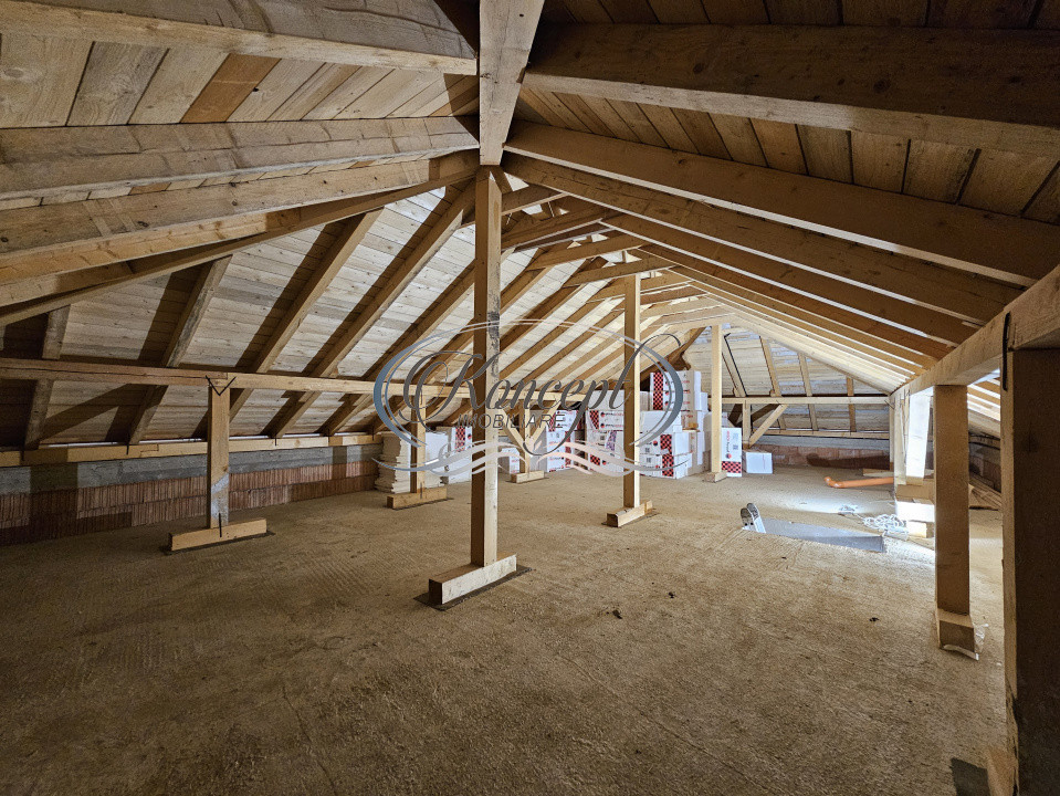 Casa eficienta energetic, noua, cu pod mansardabil generos