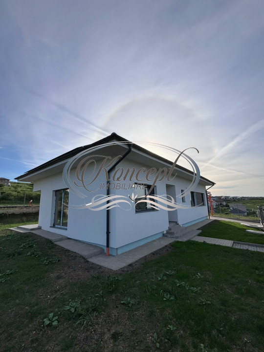 Casa eficienta energetic, noua, cu pod mansardabil generos