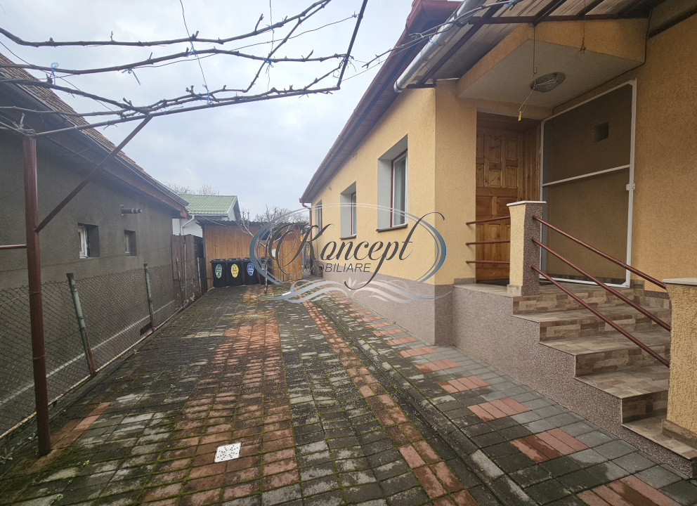 Casa solida cu teren drept si pozitie retrasa