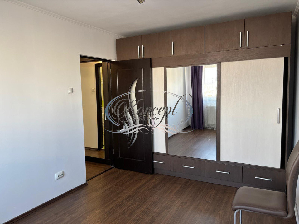 Locuinta confortabila la etaj intermediar, cu balcon inchis si AC