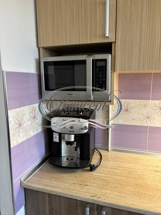 Locuinta confortabila la etaj intermediar, cu balcon inchis si AC