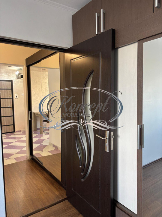 Locuinta confortabila la etaj intermediar, cu balcon inchis si AC