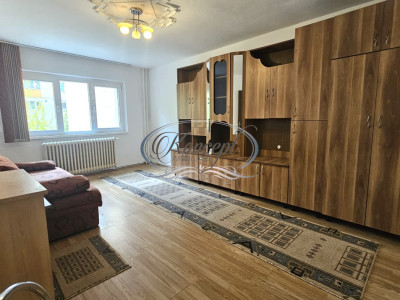 Apartament decomandat, la etajul 1