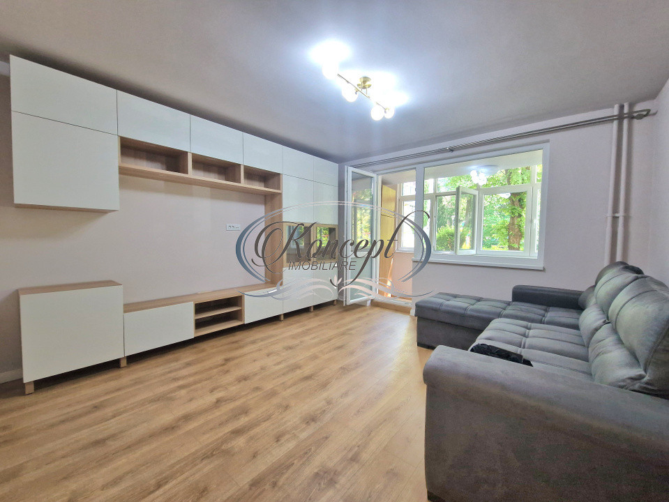 Apartament complet renovat cu garaj in zona Hotel Royal