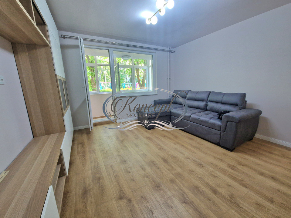 Apartament complet renovat cu garaj in zona Hotel Royal