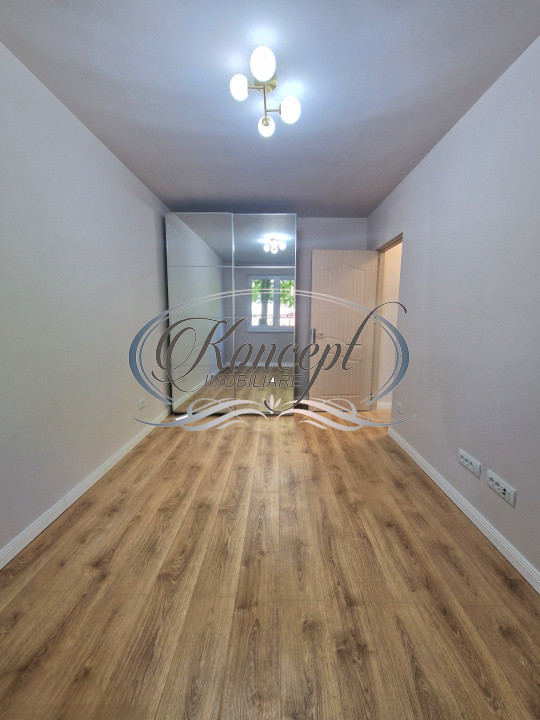 Apartament complet renovat cu garaj in zona Hotel Royal