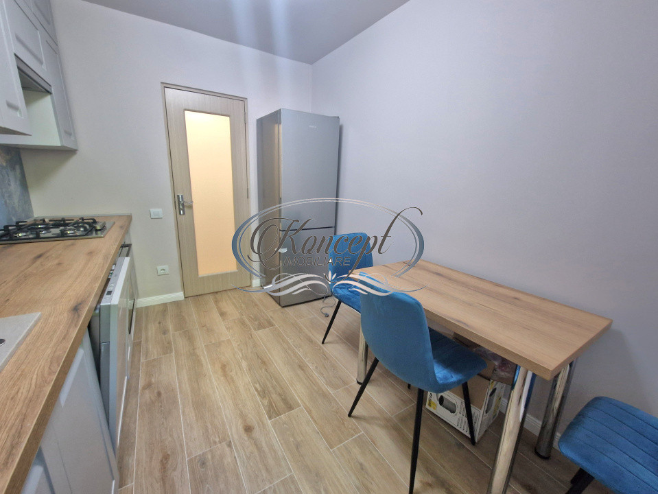 Apartament complet renovat cu garaj in zona Hotel Royal