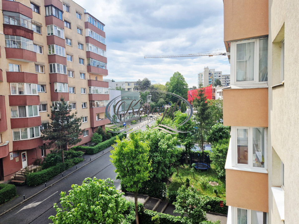 Apartament decomandat, etaj intermediar, zona Primaverii